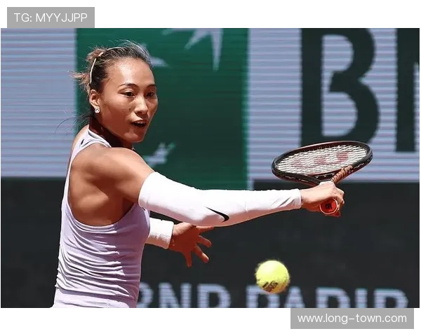 郑钦文直落两盘轻松战胜阿兰戈 强势晋级法网女单32强